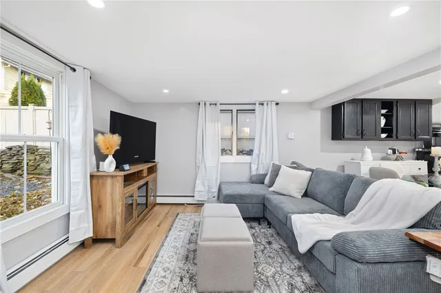 $2,500 | 267 Green End Avenue, Middletown, RI 02842