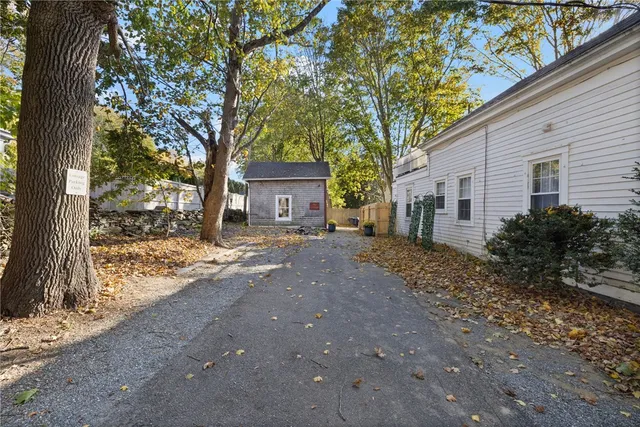 $2,500 | 267 Green End Avenue, Middletown, RI 02842