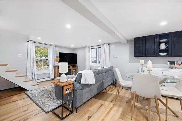 $2,500 | 267 Green End Avenue, Middletown, RI 02842