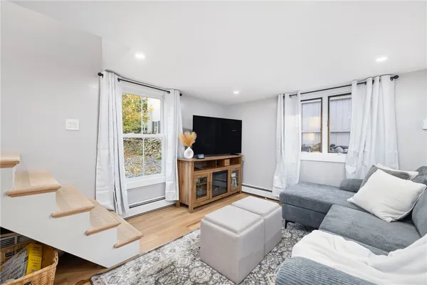 $2,500 | 267 Green End Avenue, Middletown, RI 02842