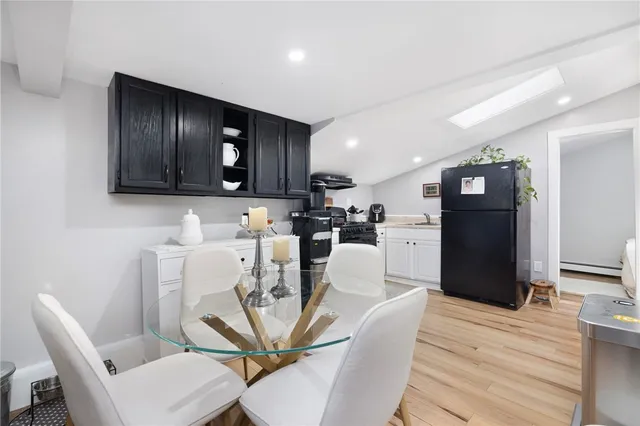 $2,500 | 267 Green End Avenue, Middletown, RI 02842