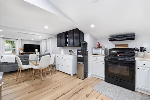 $2,500 | 267 Green End Avenue, Middletown, RI 02842