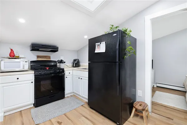 $2,500 | 267 Green End Avenue, Middletown, RI 02842