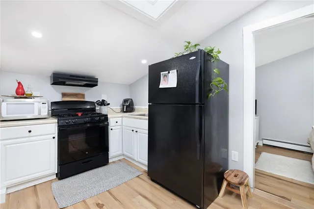 $2,500 | 267 Green End Avenue, Middletown, RI 02842