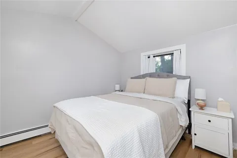 $2,500 | 267 Green End Avenue, Middletown, RI 02842