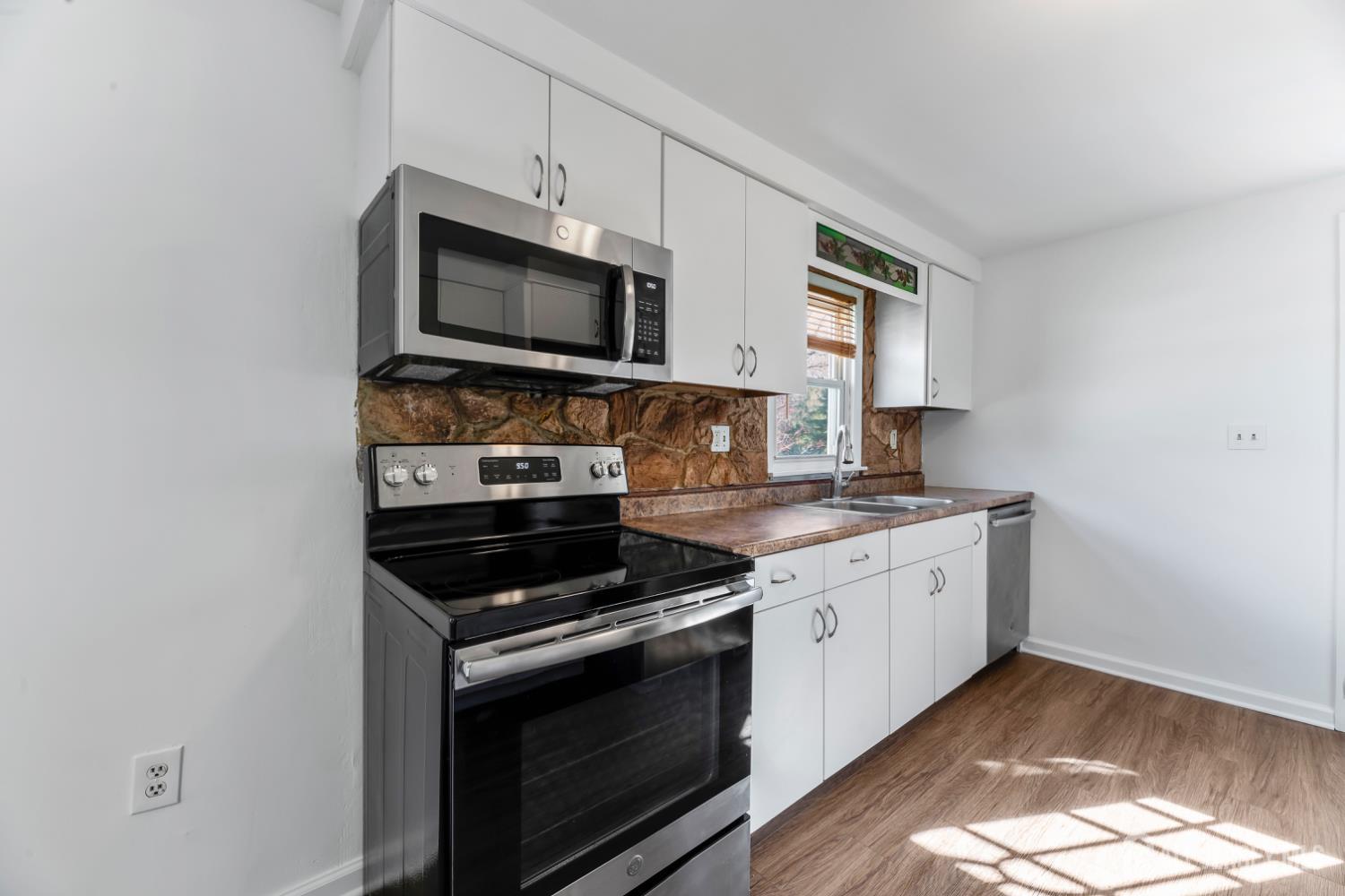 235 B Dayton Road Jamesburg, NJ 08831 - Photo 8 of 34