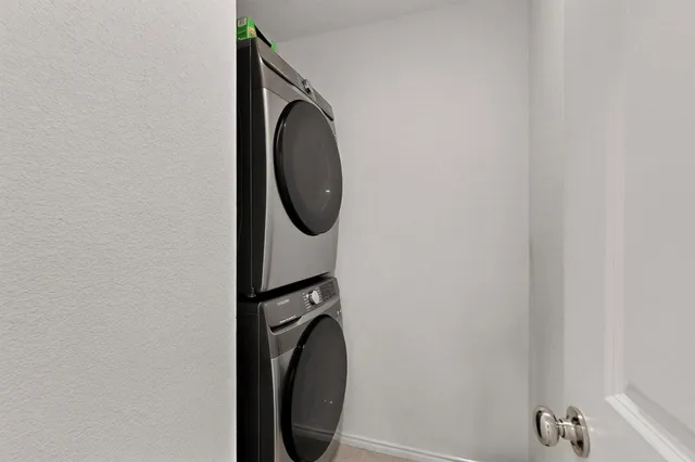 a close up view of a washer and dryer