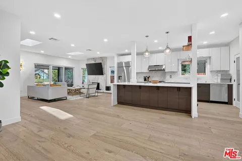 $2,488,000 | 313 South Sycamore Avenue, Los Angeles, CA 90036