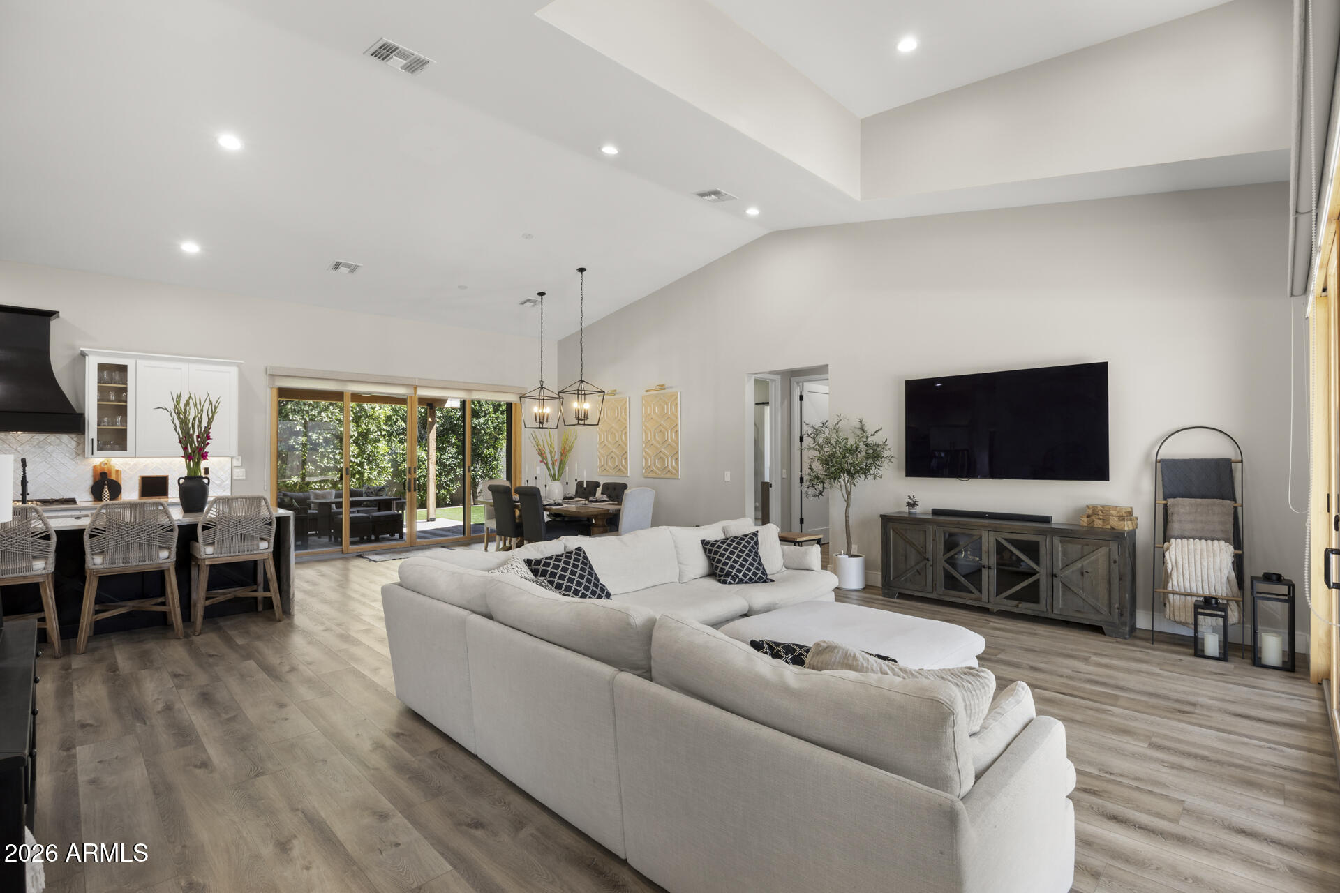 3927 North 13th Place Phoenix, AZ 85014 - Photo 5 of 48 .