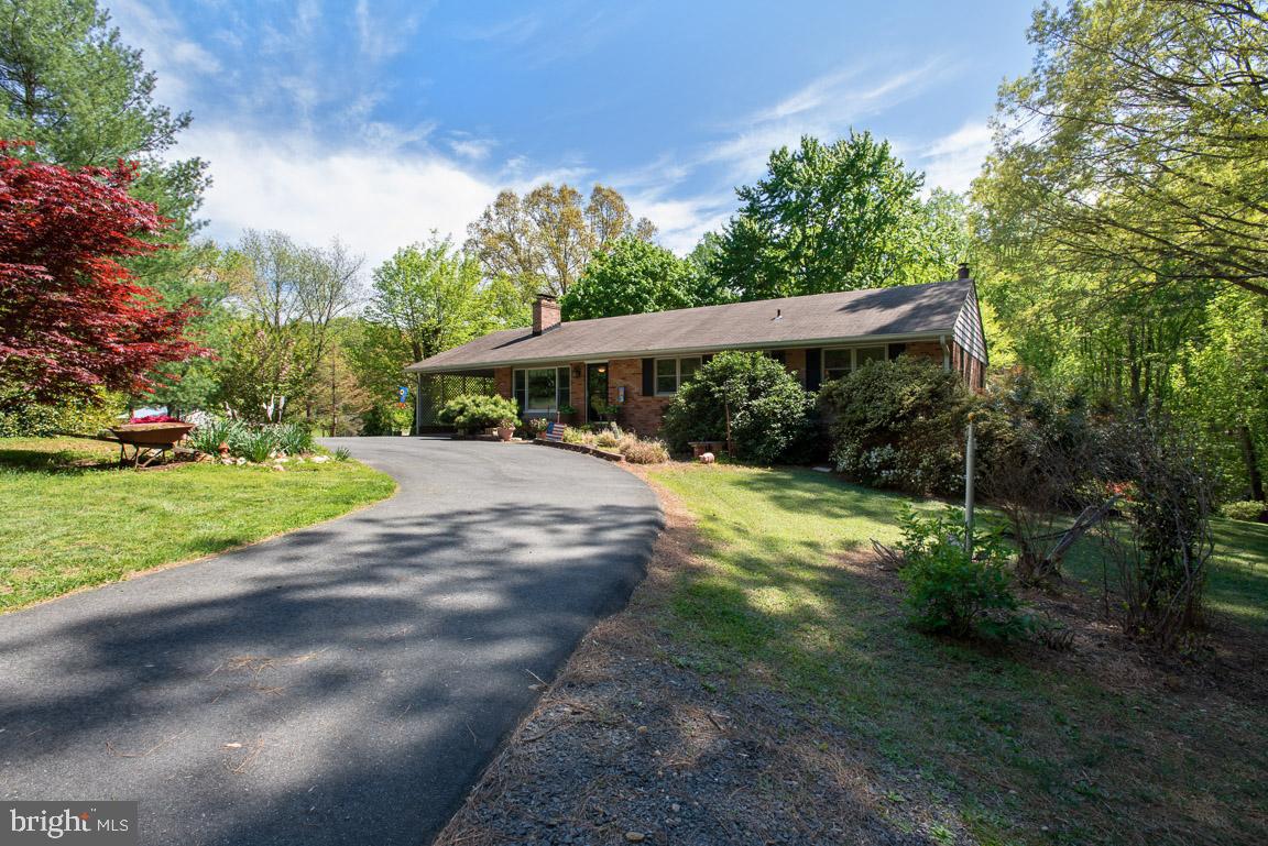 12314 Purcell Road Manassas, VA 20112 - Photo 3 of 35 Beautiful circle drive!