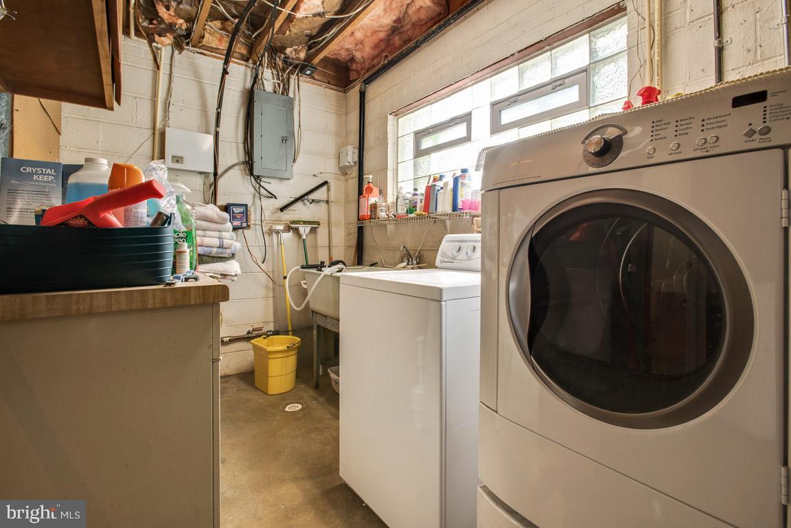 12314 Purcell Road Manassas, VA 20112 - Photo 27 of 35 Washer/dryer convey
