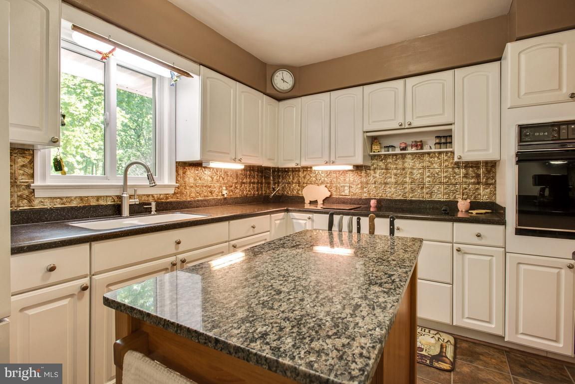 12314 Purcell Road Manassas, VA 20112 - Photo 9 of 35 Island is negotiable!