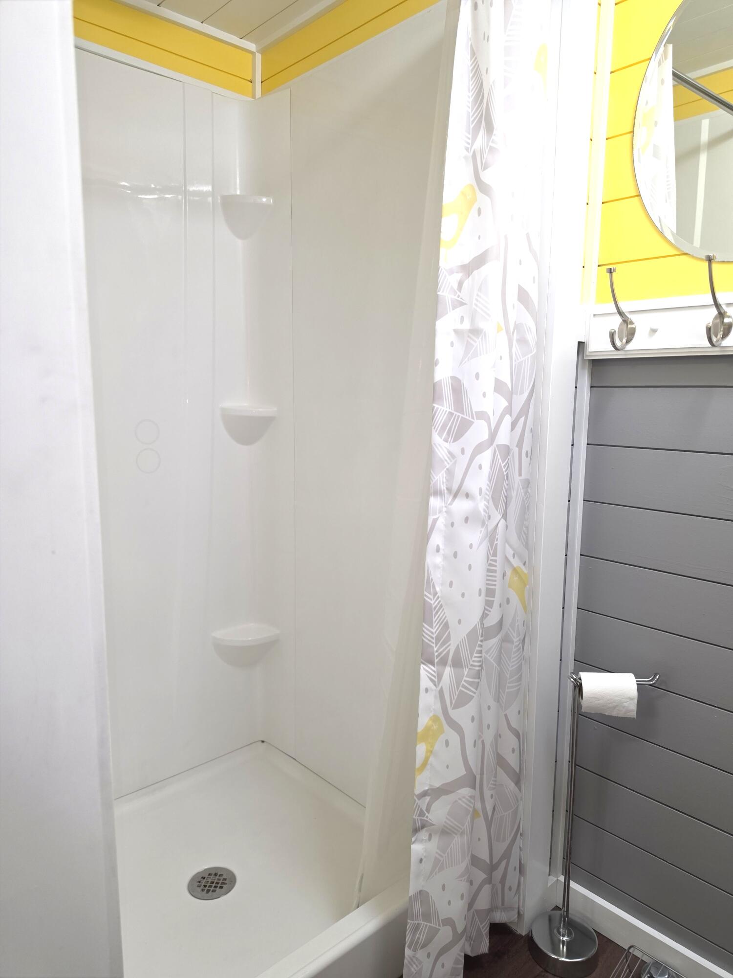 1173 Tyler Street Gary, IN 46407 - Photo 25 of 36 a bathroom with a bath tub