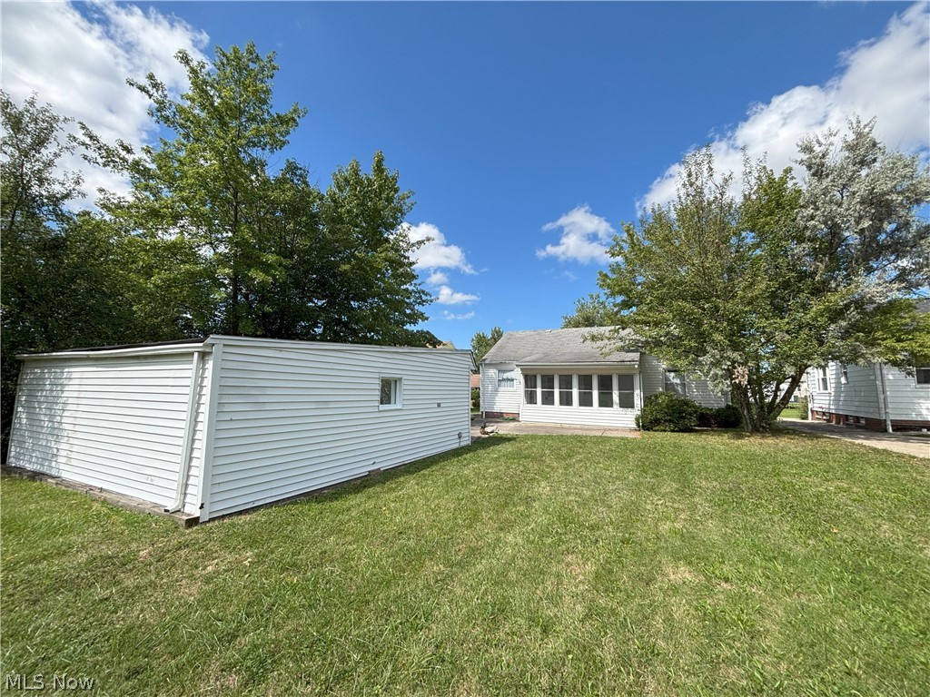 20732 Applegate Road Maple Heights, OH 44137 - Photo 7 of 41