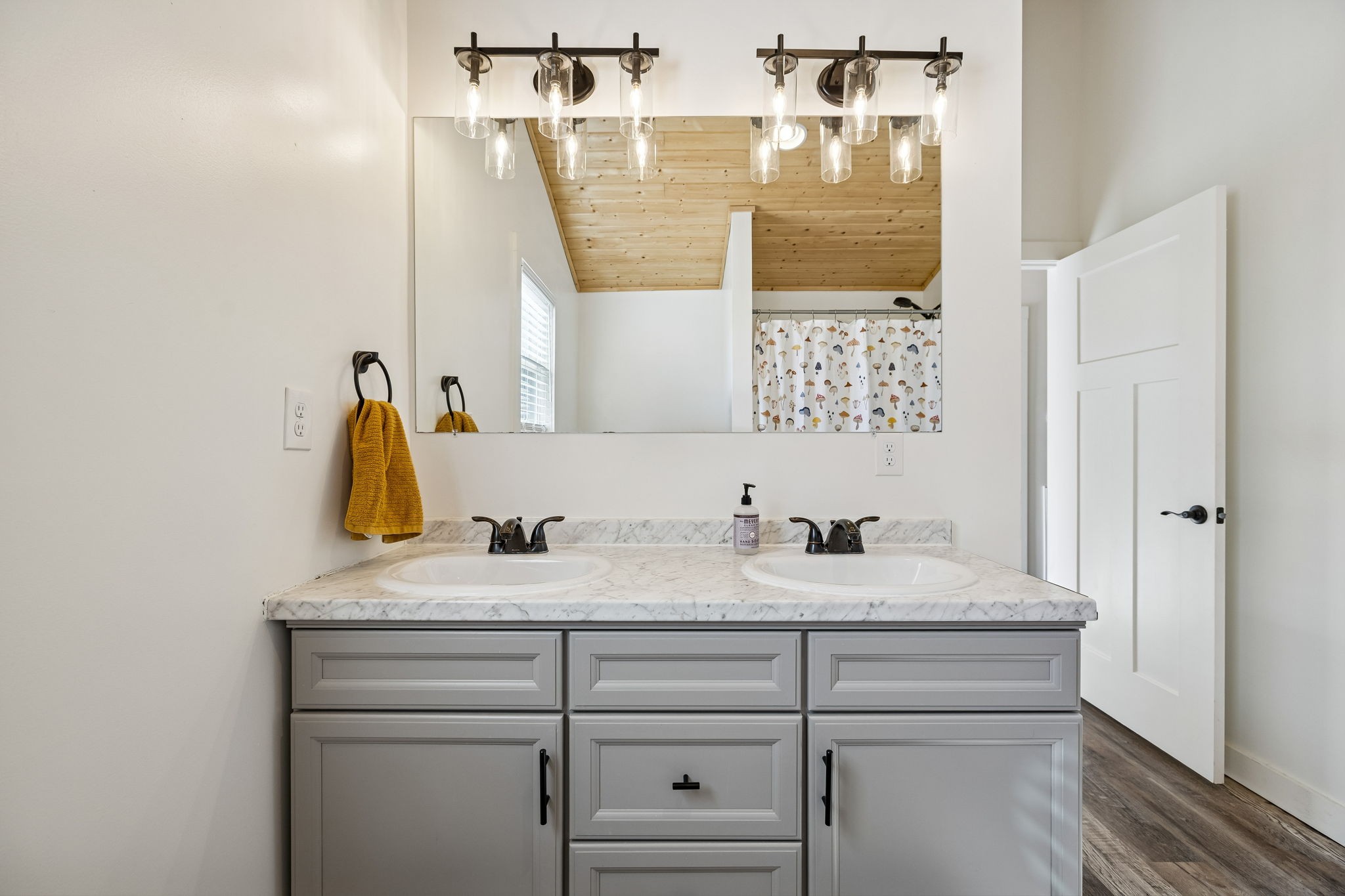 516 Davis Street Cowan, TN 37318 - Photo 18 of 40 a bathroom with a sink and a mirror
