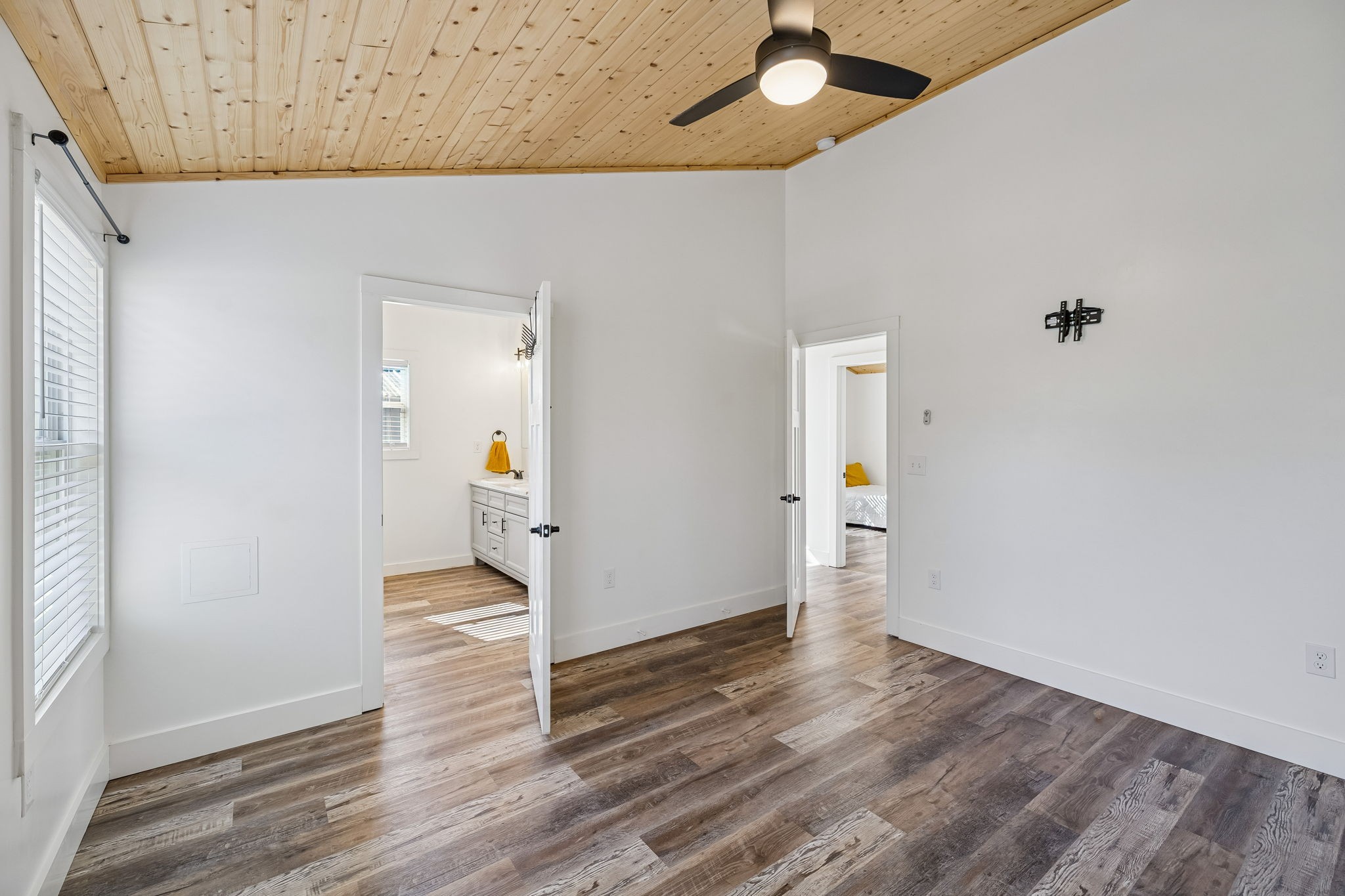 516 Davis Street Cowan, TN 37318 - Photo 22 of 40 a view of empty room with wooden floor