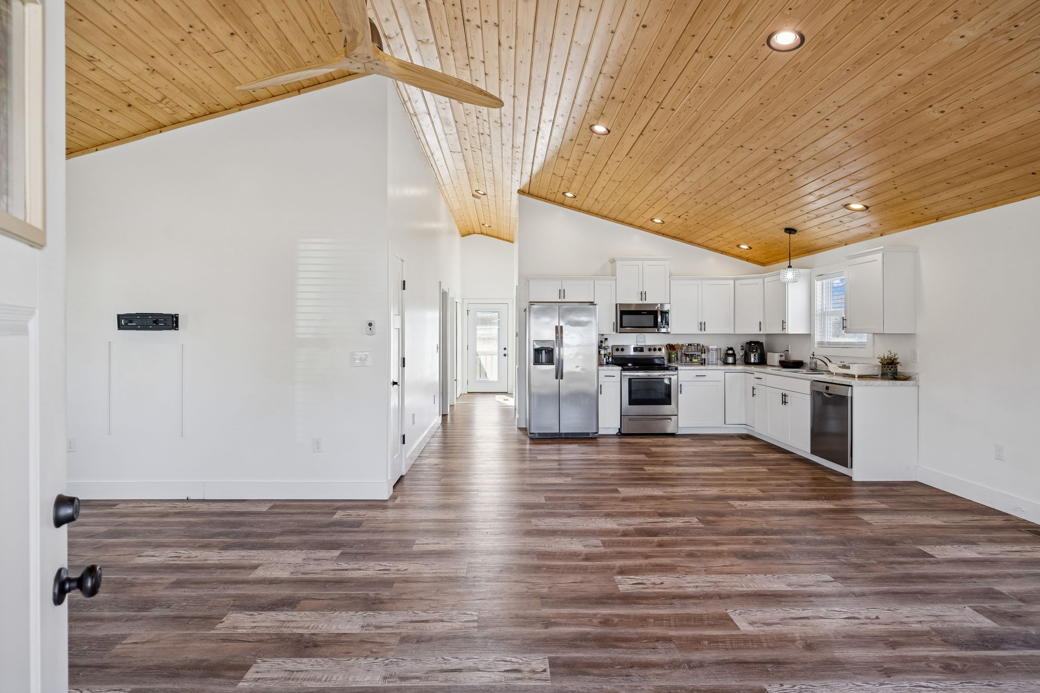 516 Davis Street Cowan, TN 37318 - Photo 4 of 40