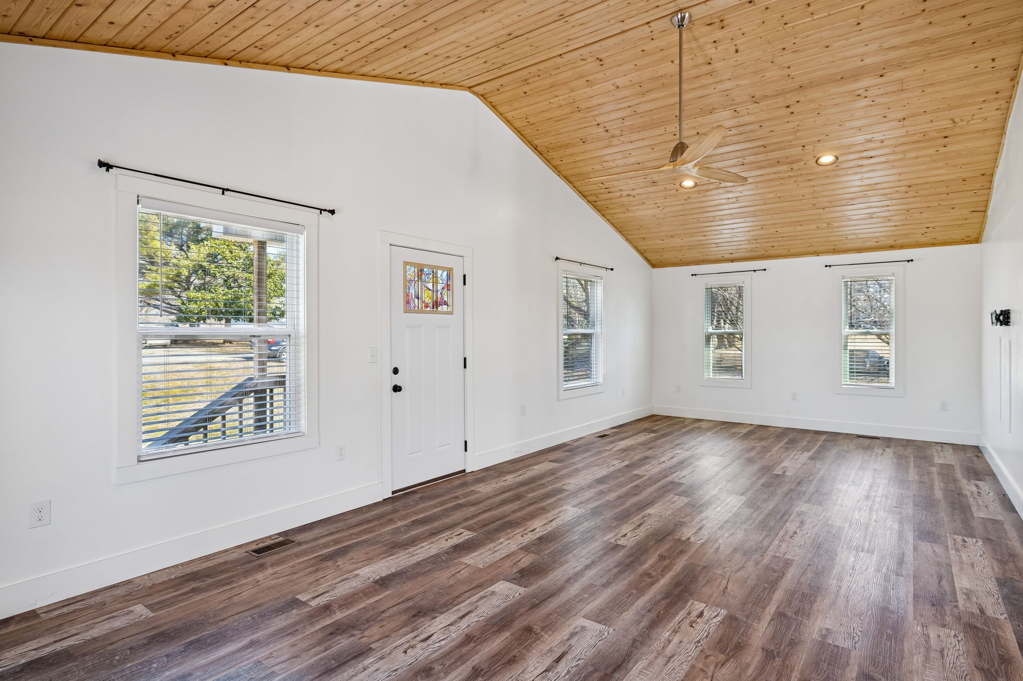 516 Davis Street Cowan, TN 37318 - Photo 7 of 40 a view of empty room with wooden floor and fan