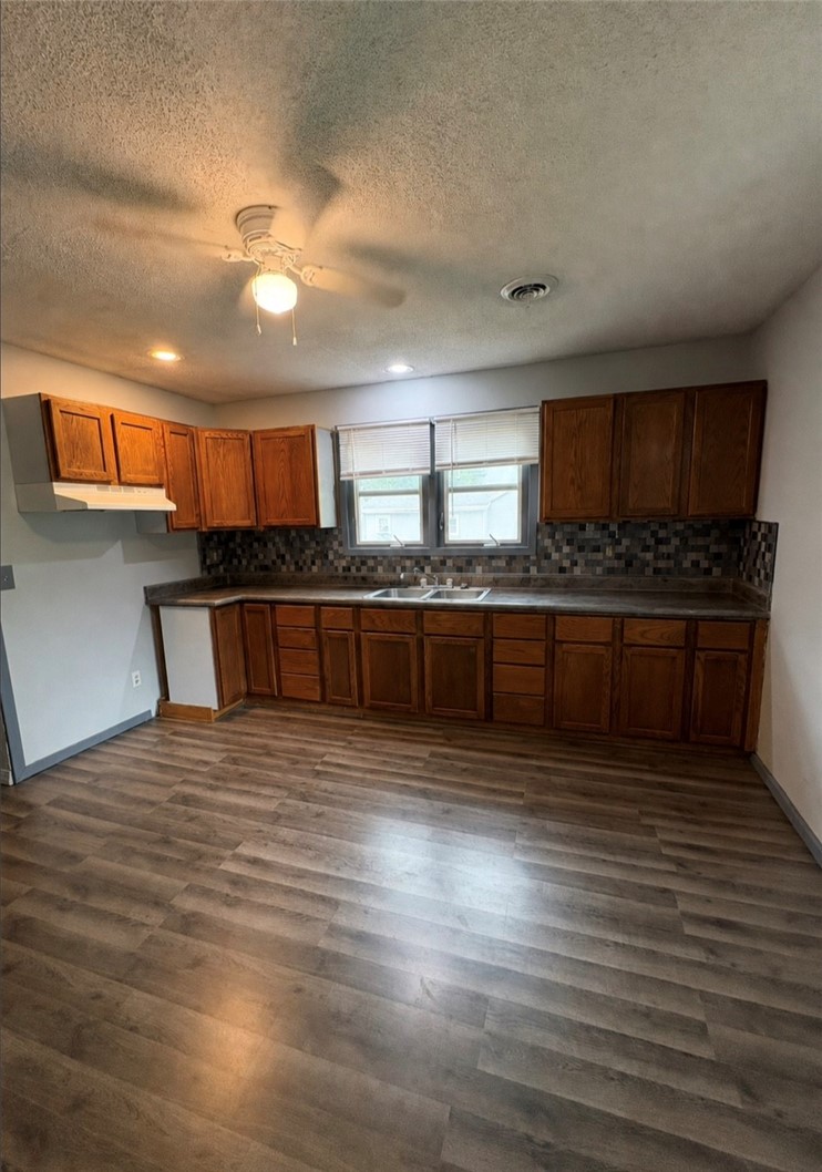 416 Clay Street Paris, IL 61944 - Photo 2 of 16