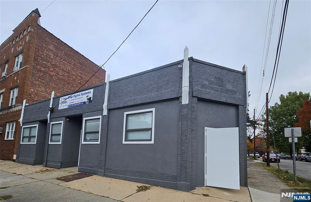 196 Fort Lee Road Teaneck, NJ 07666 - Photo 3 of 13 a brick house with a outdoor space