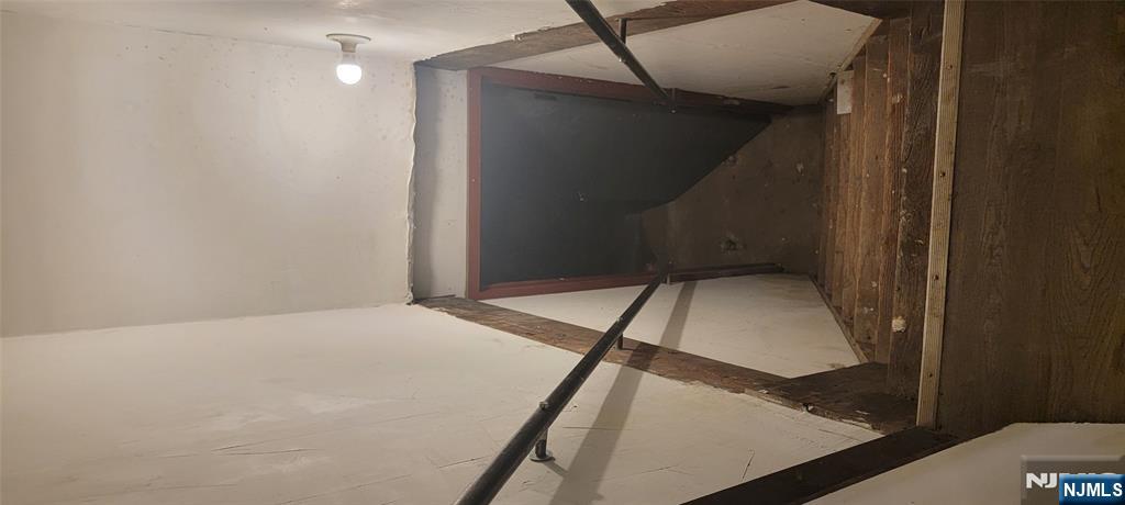 196 Fort Lee Road Teaneck, NJ 07666 - Photo 9 of 13 a view of walk in closet