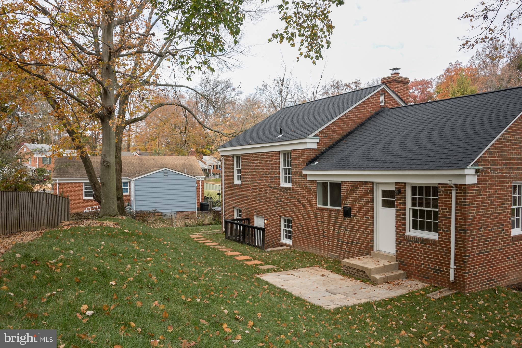 5302 Atlee Place Springfield, VA 22151 - Photo 3 of 22 Exterior (Rear)