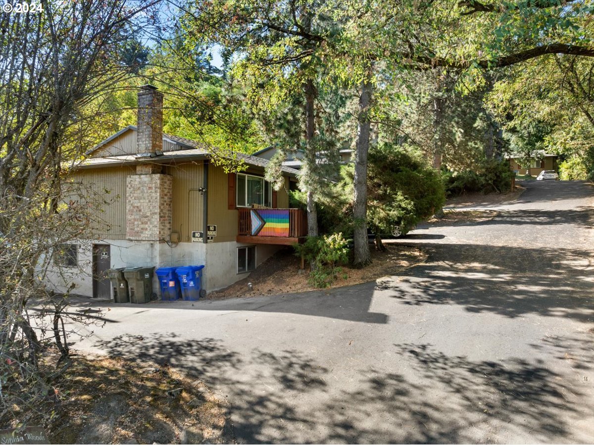 4250 Southwest Huber Street Portland, OR 97219 - Photo 3 of 16 Gallery Image 3