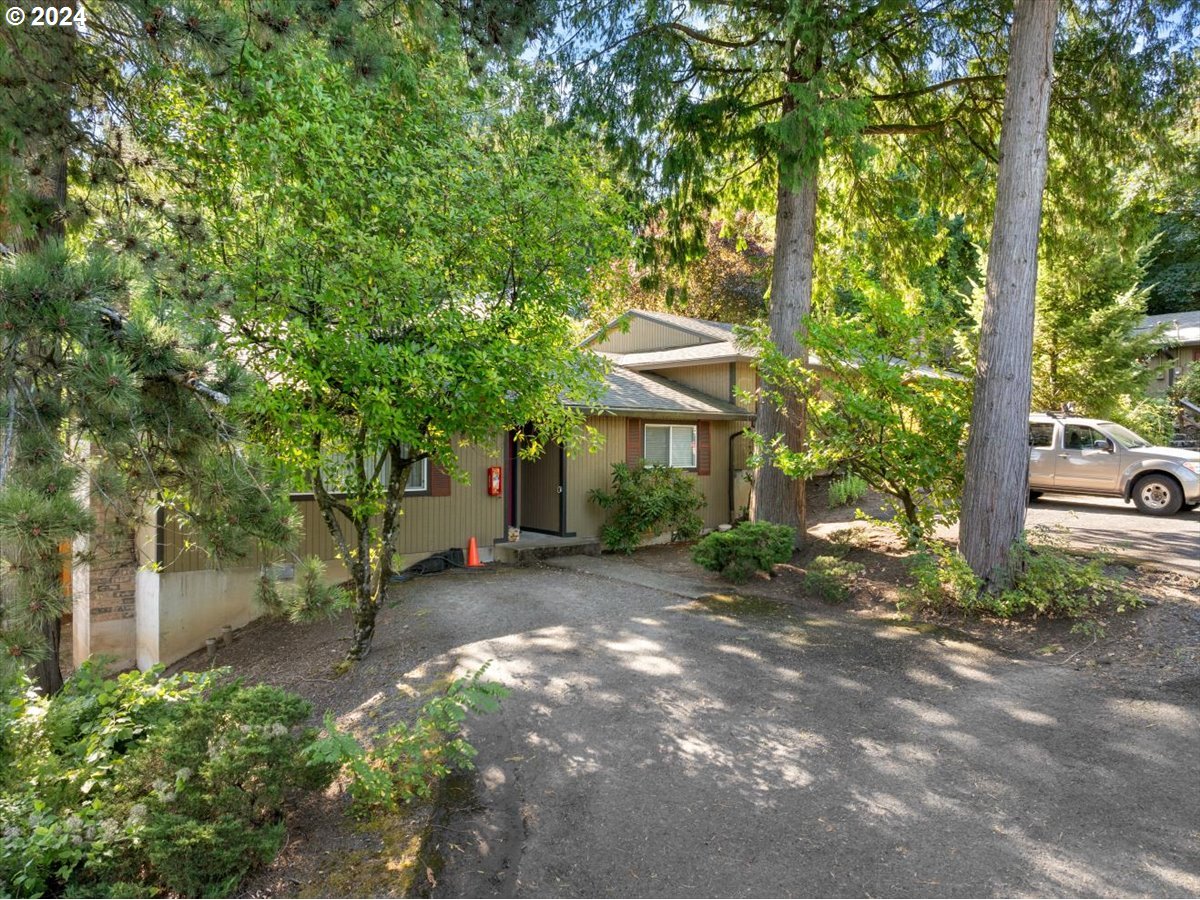 4250 Southwest Huber Street Portland, OR 97219 - Photo 5 of 16 Gallery Image 5
