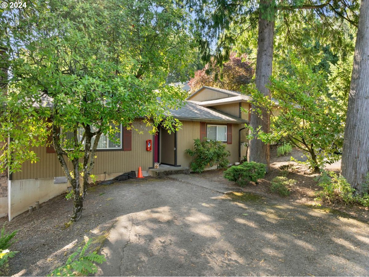 4250 Southwest Huber Street Portland, OR 97219 - Photo 6 of 16 Gallery Image 6