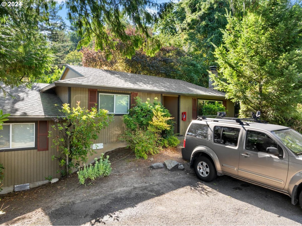4250 Southwest Huber Street Portland, OR 97219 - Photo 9 of 16 Gallery Image 9