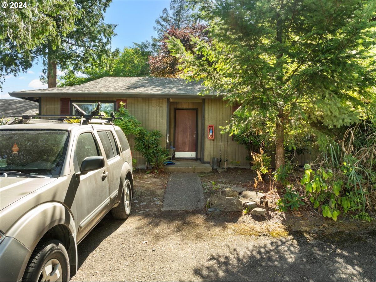 4250 Southwest Huber Street Portland, OR 97219 - Photo 10 of 16 Gallery Image 10