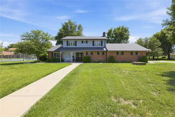 $359,000 | 308 Canary Lane, Iola, KS 66749