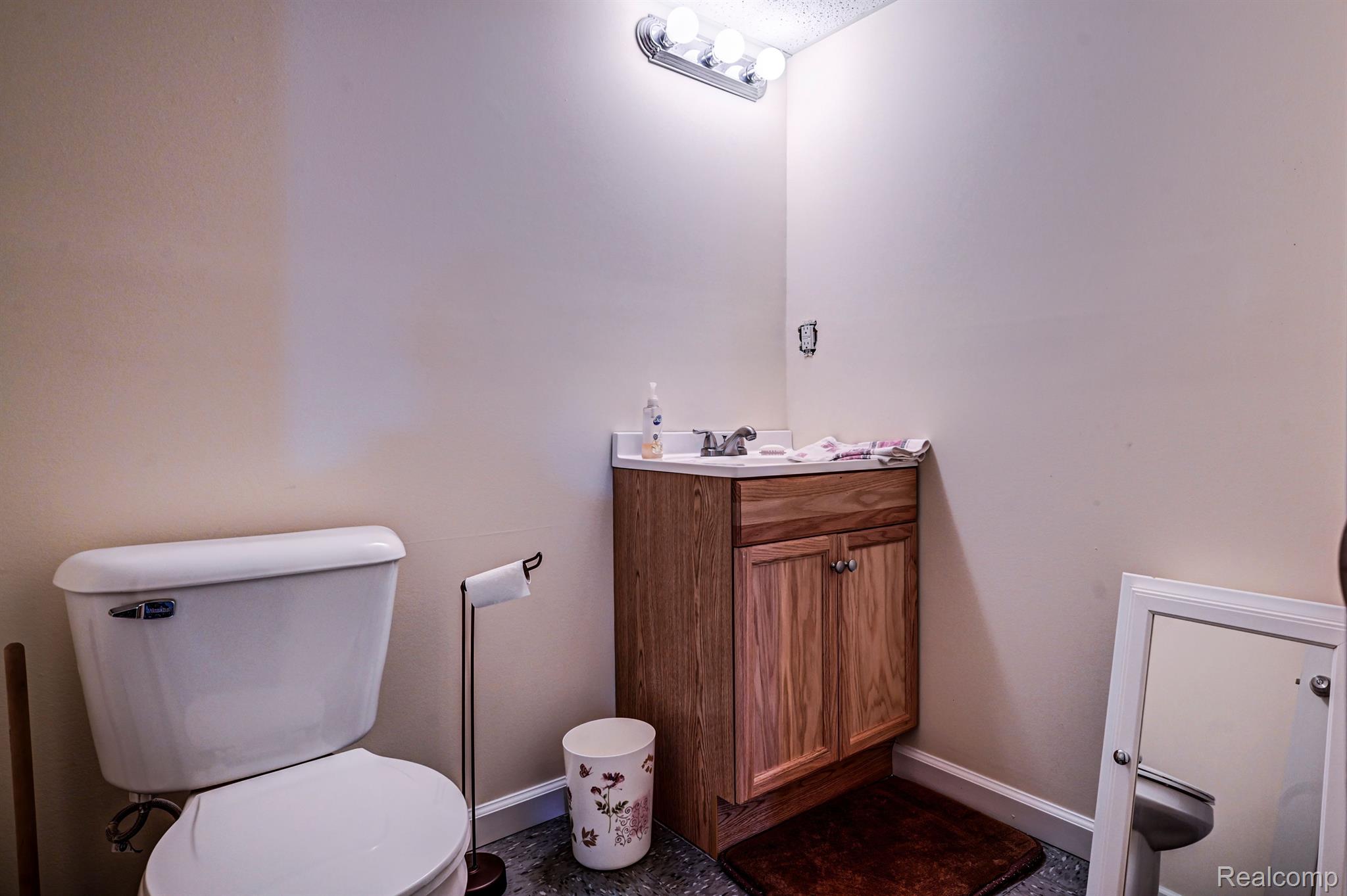 5272 Simpson Lake Road West Bloomfield, MI 48323 - Photo 27 of 29 Gallery Image 27