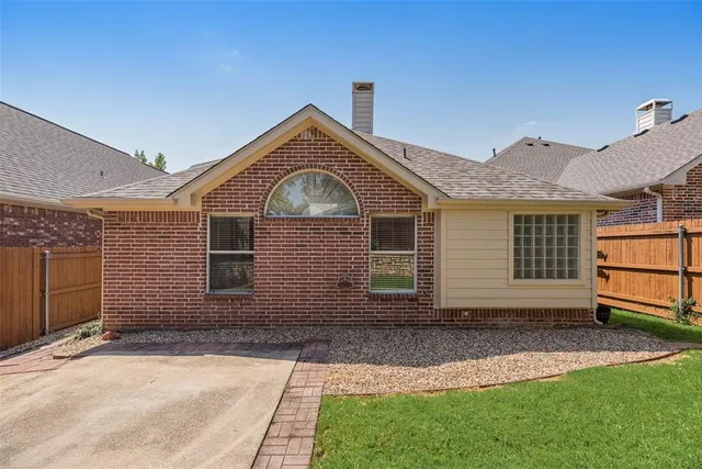 $420,000 | 3913 Fairfax Drive, Bedford, TX 76021