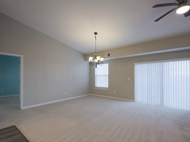 $275,000 | 2592 Middle Road, Bettendorf, IA 52722