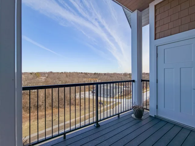 $275,000 | 2592 Middle Road, Bettendorf, IA 52722