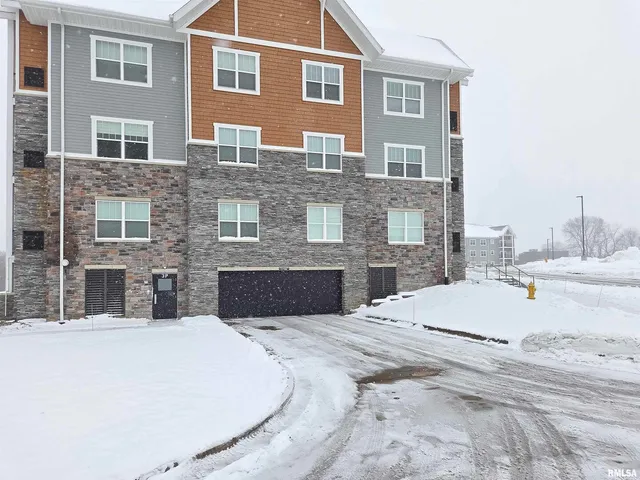 a view of parking area