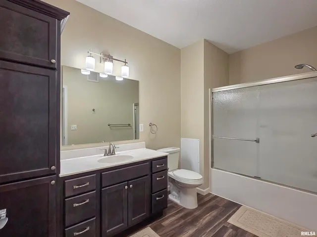 $275,000 | 2592 Middle Road, Bettendorf, IA 52722