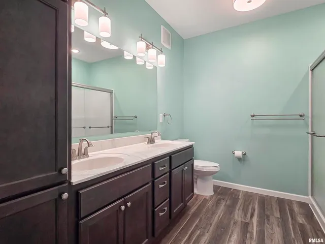 $275,000 | 2592 Middle Road, Bettendorf, IA 52722