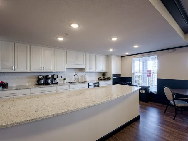 $275,000 | 2592 Middle Road, Bettendorf, IA 52722