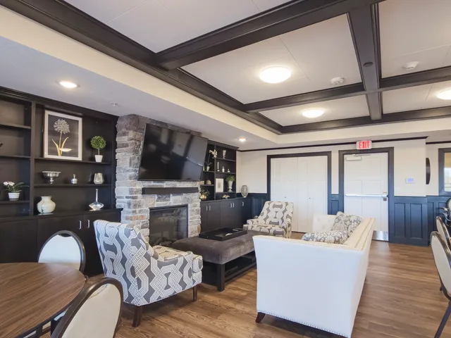 $275,000 | 2592 Middle Road, Bettendorf, IA 52722