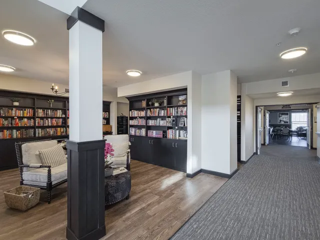 $275,000 | 2592 Middle Road, Bettendorf, IA 52722