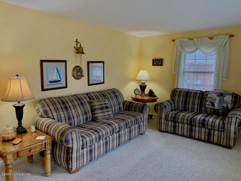 10412 Deering Road Louisville, KY 40272 - Photo 16 of 52 DeeringLR2