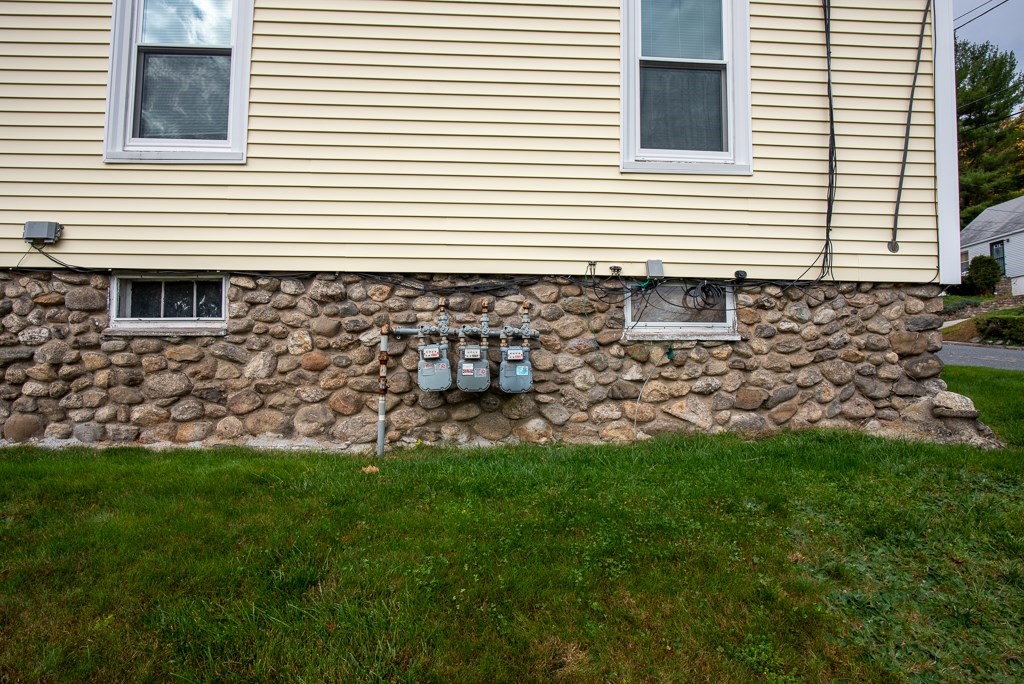 31 Forsberg Street Worcester, MA 01607 - Photo 3 of 29 Gallery Image 3
