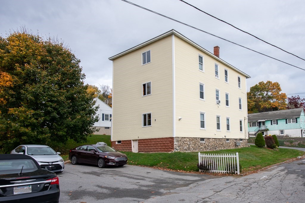 31 Forsberg Street Worcester, MA 01607 - Photo 4 of 29 Gallery Image 4