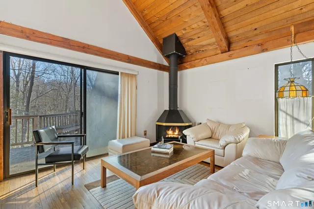 $375,000 | 134 Janeway Drive, Guilford, CT 06437