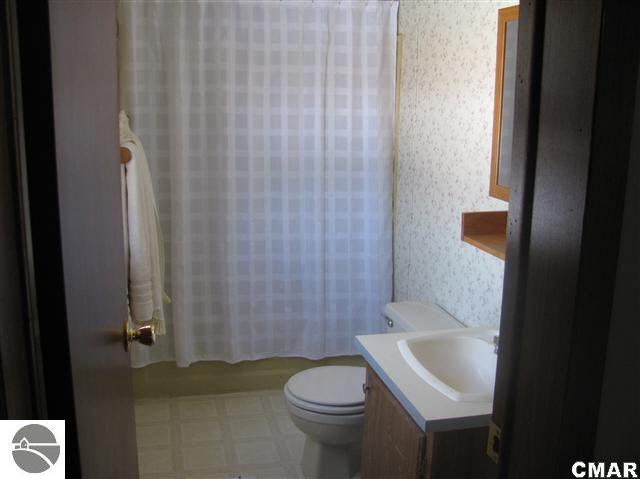 144 North Shepherd Road Mount Pleasant, MI 48858 - Photo 17 of 18 1769599-16.JPG