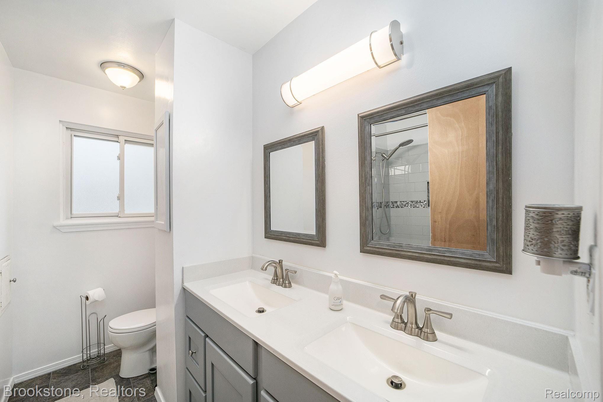 8417 Smethwick Road Sterling Heights, MI 48312 - Photo 15 of 22 017A0449.jpg