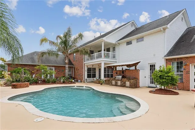 $825,000 | 2 Squirewood Court, Harvey, LA 70058