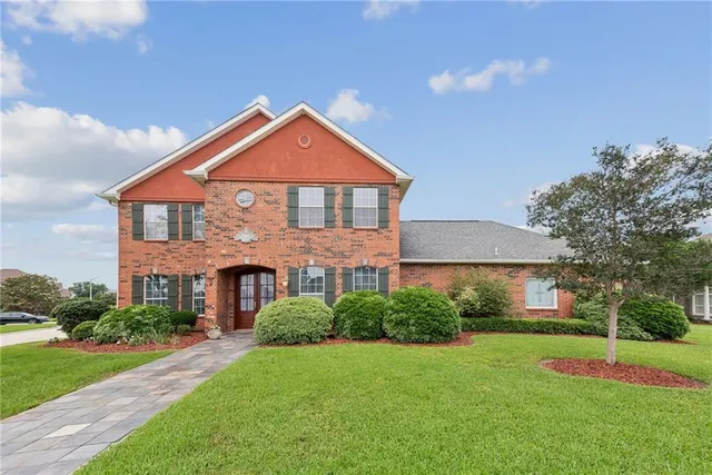 $825,000 | 2 Squirewood Court, Harvey, LA 70058